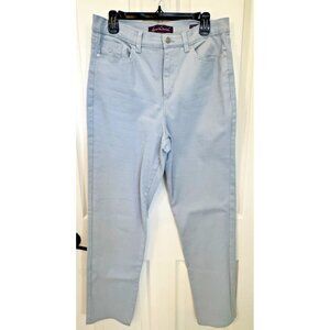 Gloria Vanderbilt Amanda Size 12 Denim Light Blue Jeans Straight Leg Pants NWOT